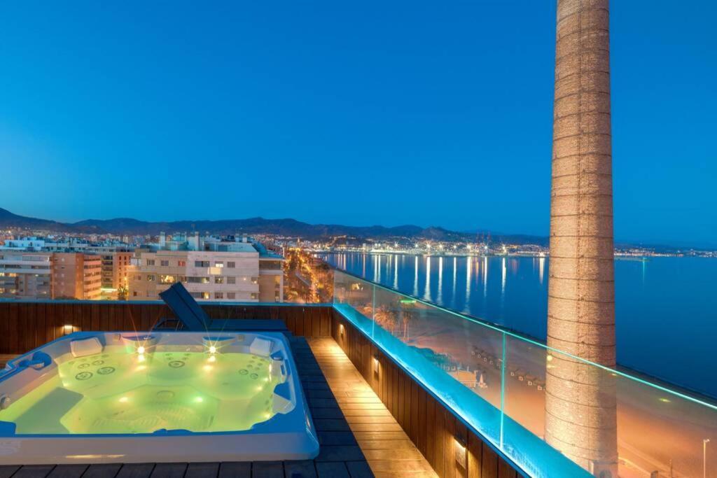 Апартаменты D&R Penthouse On The Beach Малага Экстерьер фото