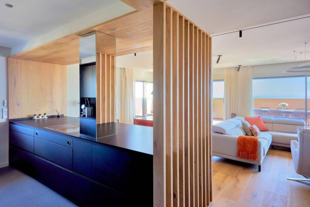 Апартаменты D&R Penthouse On The Beach Малага Экстерьер фото