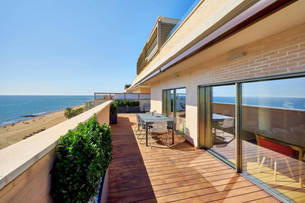 Апартаменты D&R Penthouse On The Beach Малага Экстерьер фото