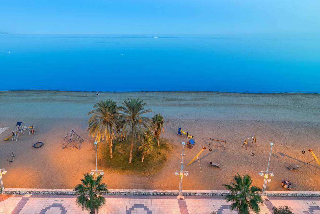 Апартаменты D&R Penthouse On The Beach Малага Экстерьер фото